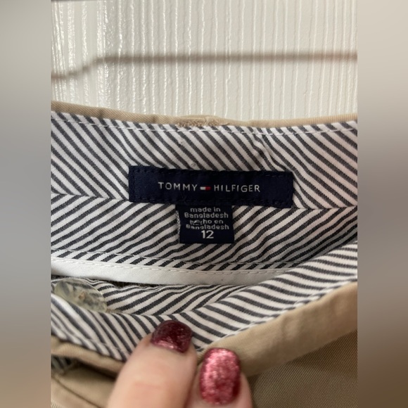 TOMMY HILFIGER Tan Shorts Elastic Leg Bands Size 12 - Picture 6 of 8